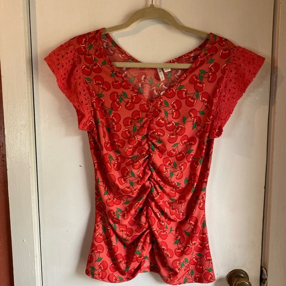 Cato Cherrie Print Red Ruched Cap Lace Sleeve Blouse SZ Medium - Picture 1 of 5